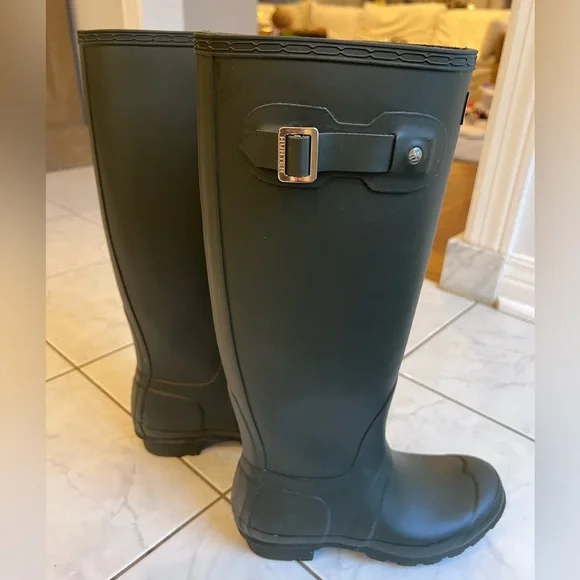 Hunter women’s original tall rain boots - size US 6 - Picture 7 of 9